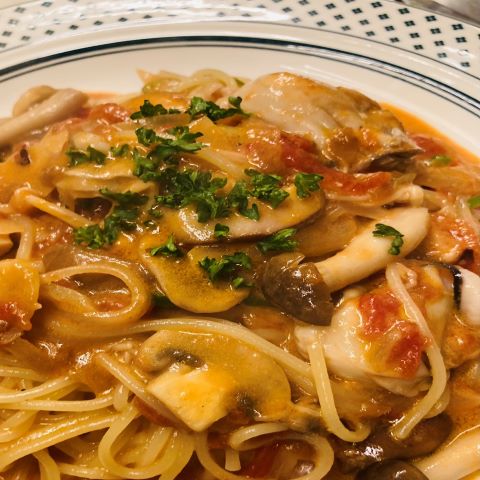 【旬の食材】手作りトマトソース×ホワイトソースで作る 「牡蠣とキノコのトマトクリームパスタ」