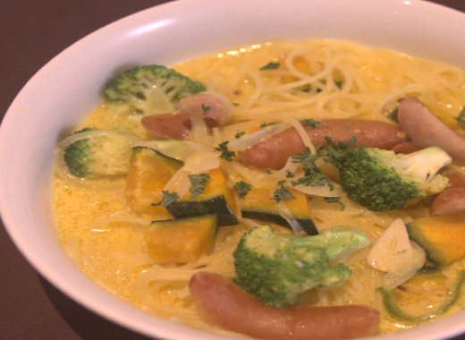 ソーセージとブロッコリーのカボチャクリームパスタ