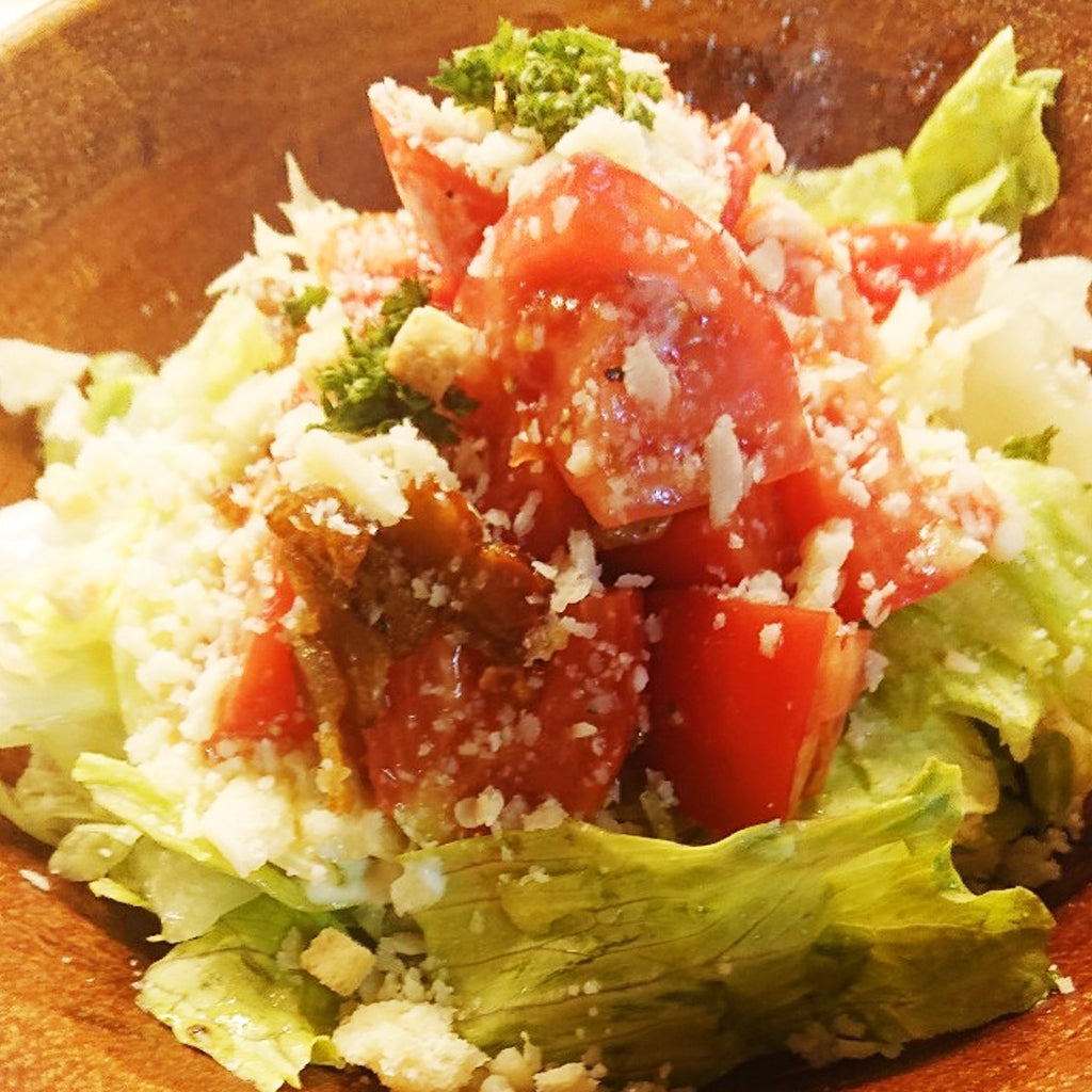 【ちょっと贅沢】手作りホワイトソースと手作りドレッシングの「トマトのシーザー風サラダ」